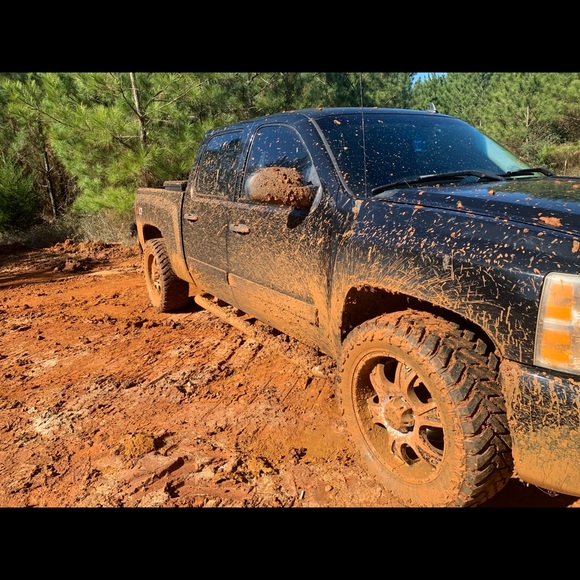 Profile Picture of Alex Yanez (@alexyanez5918) on Poshmark