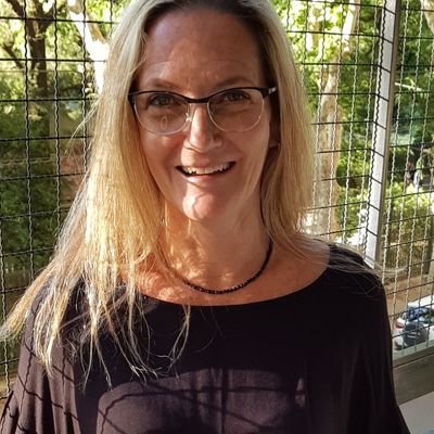 Profile Picture of Laura Barry (@barrylaura) on Twitter