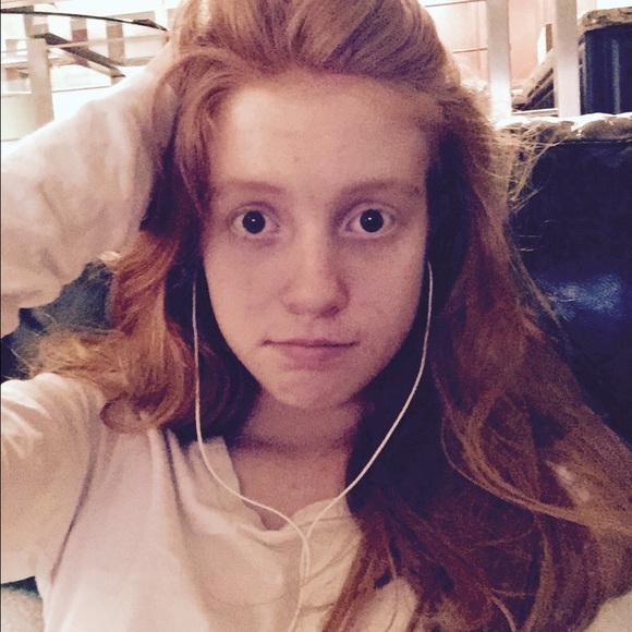 Lauren Bardecki - Poshmark Profile Picture of Lauren Bardecki (@labardecki) on Poshmark