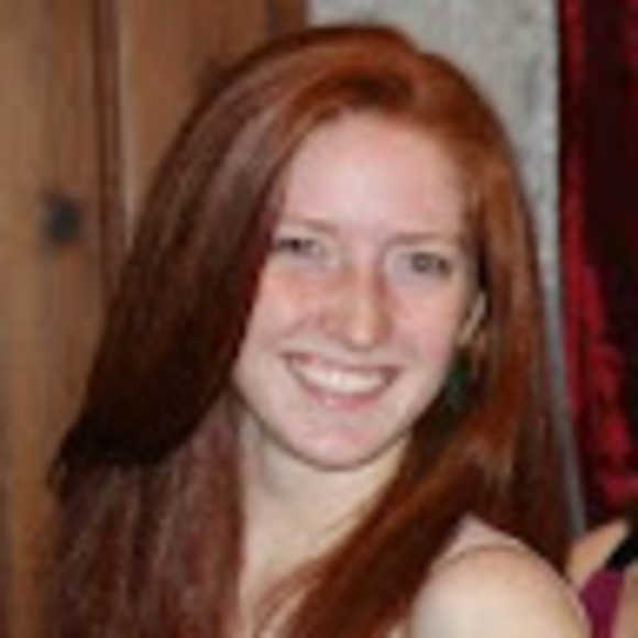 Profile Picture of Julia Buffinton (@juliabuffinton) on Poshmark