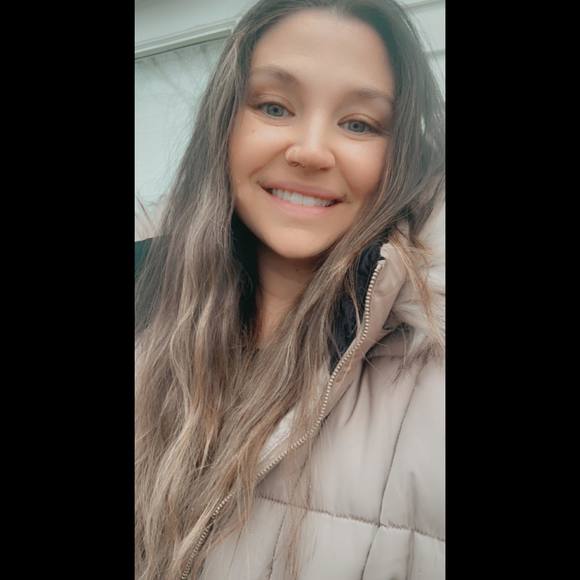 Profile Picture of Katie Zipperle (@katiezipperle) on Poshmark