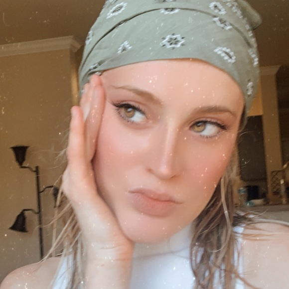 Profile Picture of Francesca Limoli (@flimoli) on Poshmark