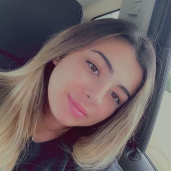 Profile Picture of Carlise Gee (@carlise_nicole) on Poshmark