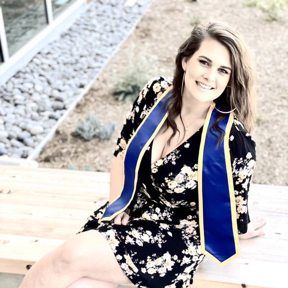Profile Picture of Kelsey Mikols (@klmikols) on Poshmark