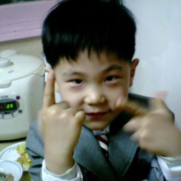 Profile Picture of Daniel Ha (@bobbycandream) on Poshmark