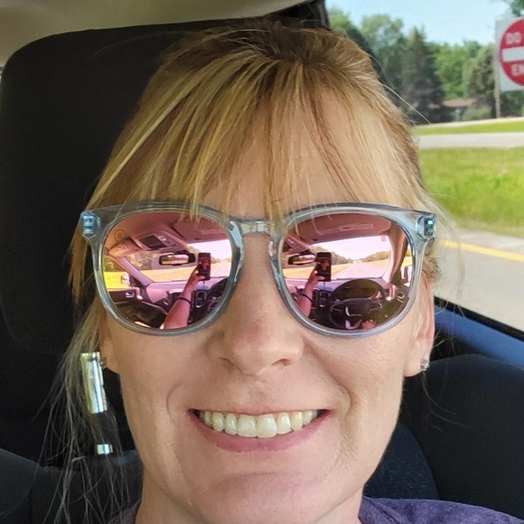 Profile Picture of Peggy Caviola (@sisagirl) on Poshmark