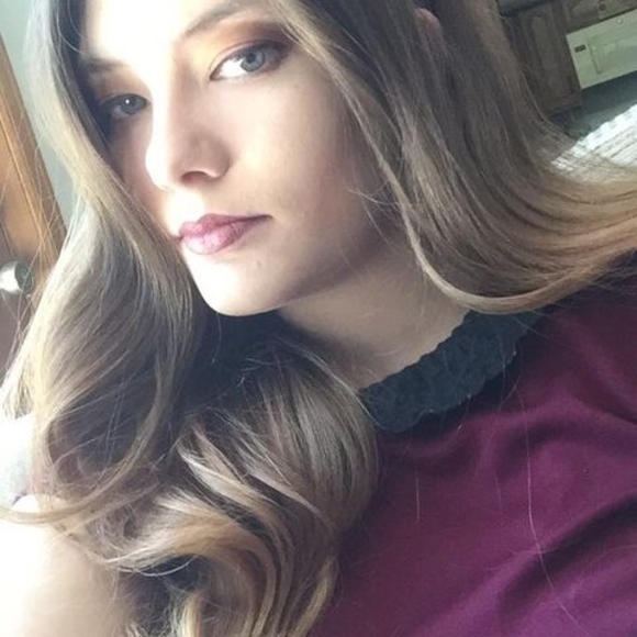 Profile Picture of Amelia Gibbons (@ameliagibbons) on Poshmark