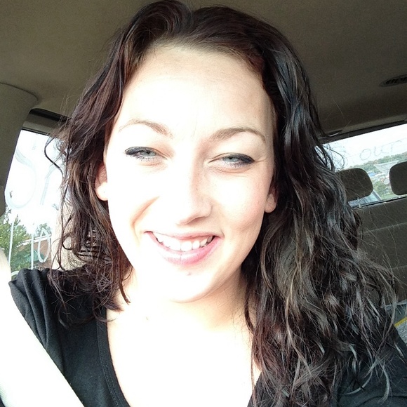 Profile Picture of Krystal Huff (@huffk12) on Poshmark