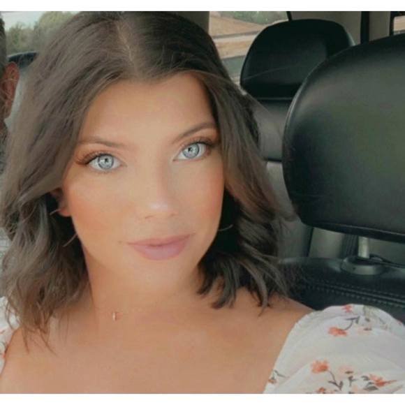 Madison Llamado - Poshmark Profile Picture of Madison Llamado (@llamadomadison) on Poshmark