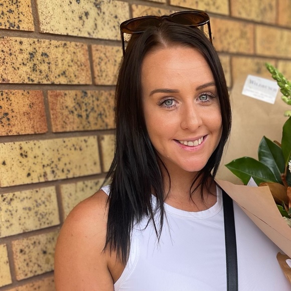 Profile Picture of Tinnille Whiley (@tinnillewhiley) on Poshmark