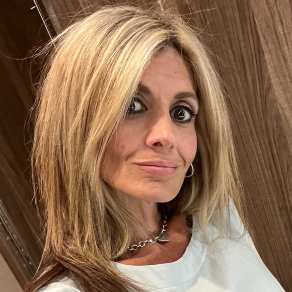 Profile Picture of Jenine Cucchi (@clever_girl11) on Poshmark