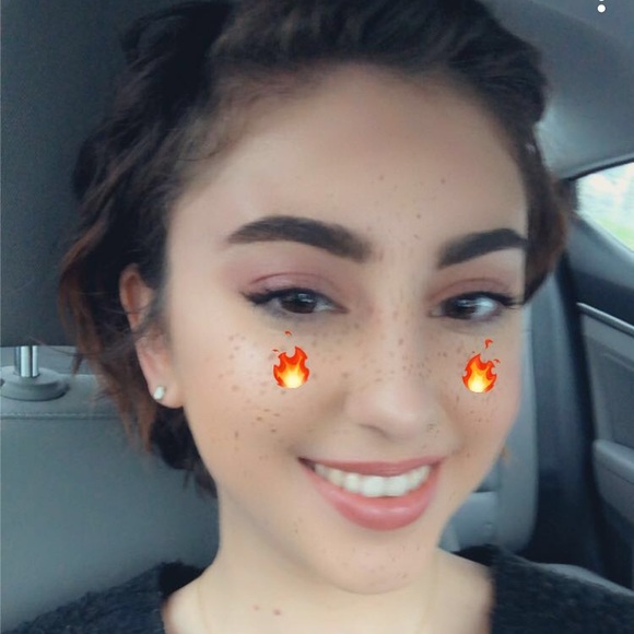 Profile Picture of Lyndsey Dattola (@lyndseyd123) on Poshmark