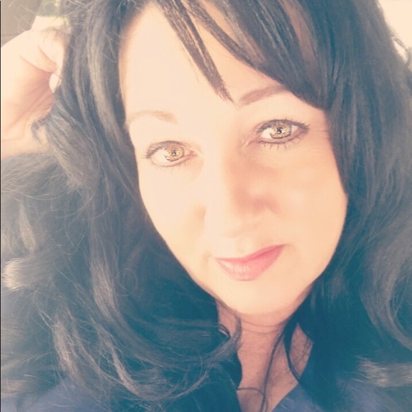 Profile Picture of Shannon Gantt (@shaynjax) on Poshmark