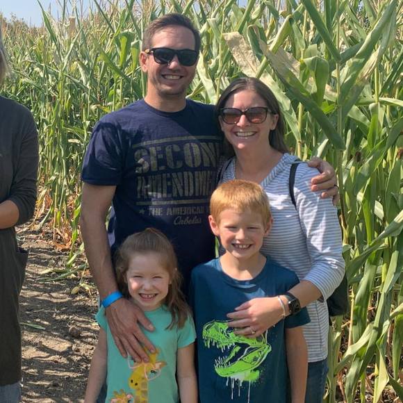 Profile Picture of Amy Friday (@amychifriday) on Poshmark