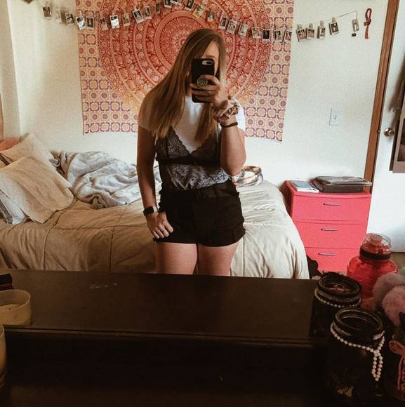 Profile Picture of Megan Clay (@leann_megan14) on Poshmark