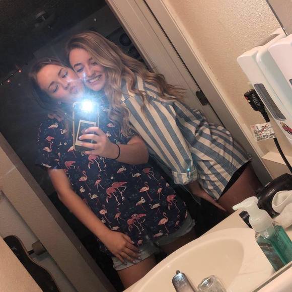 Profile Picture of Brooke Losee (@brooke_0305) on Poshmark