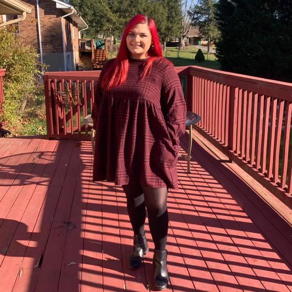 Profile Picture of Molly Yearout (@mollyyearout) on Poshmark