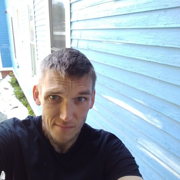 Dan Reddan - Poshmark Profile Picture of Dan Reddan (@19dchris82) on Poshmark