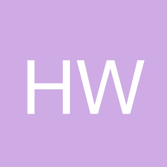 Profile Picture of Holly Wisinski (@hollywisinski) on Poshmark