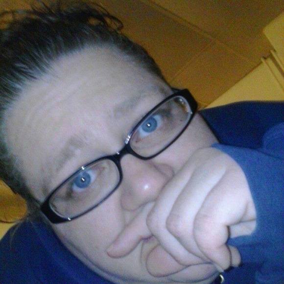 Profile Picture of Stacy Holliday-white (@stacyhollida335) on Poshmark