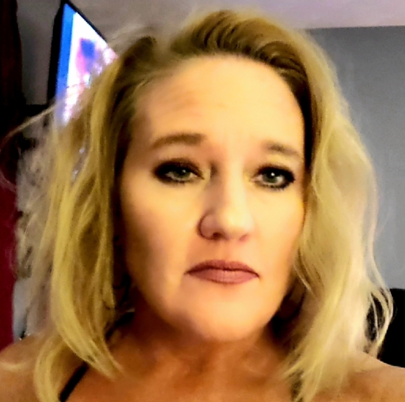 Profile Picture of Amanda Keys (@keysor1973) on Poshmark