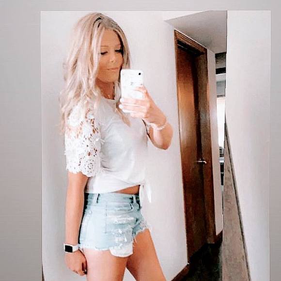 Profile Picture of Danielle Klocke (@danielle_klocke) on Poshmark