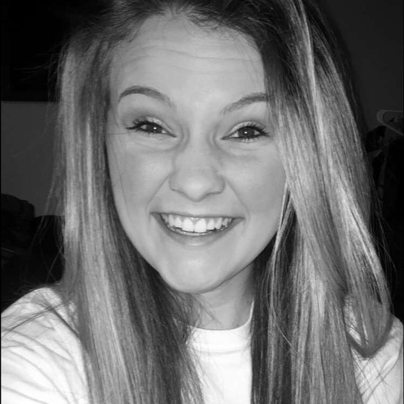 Profile Picture of Karlie Arnold (@karliekristine) on Poshmark