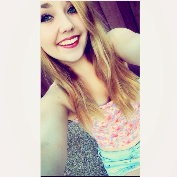 Profile Picture of Bailey Dove (@baileydove407) on Poshmark