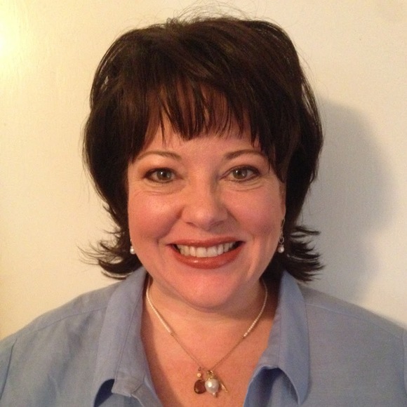 Profile Picture of Anne Lurch (@anne_lurch) on Poshmark