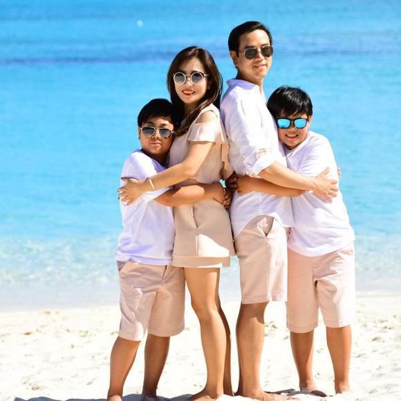 Profile Picture of Bo Pang (@ebbybpang) on Poshmark