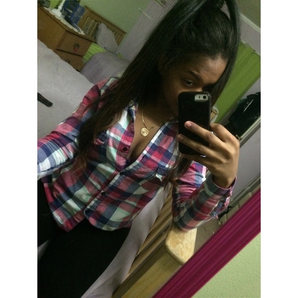 Profile Picture of Eli Cuevas (@negra0606) on Poshmark