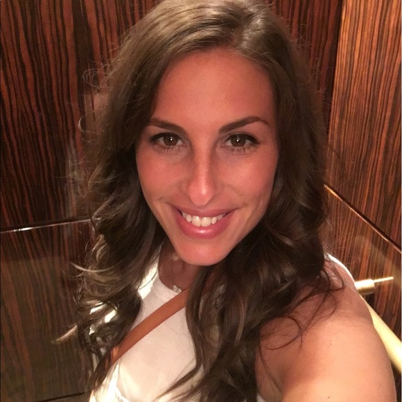 Profile Picture of Carly Khalili (@ckhalili) on Poshmark