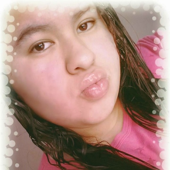 Profile Picture of Lorena Portillo (@lorenaportil675) on Poshmark