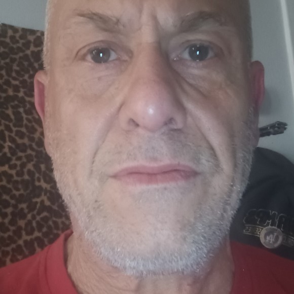 Profile Picture of Robert Harless (@robertharless86) on Poshmark