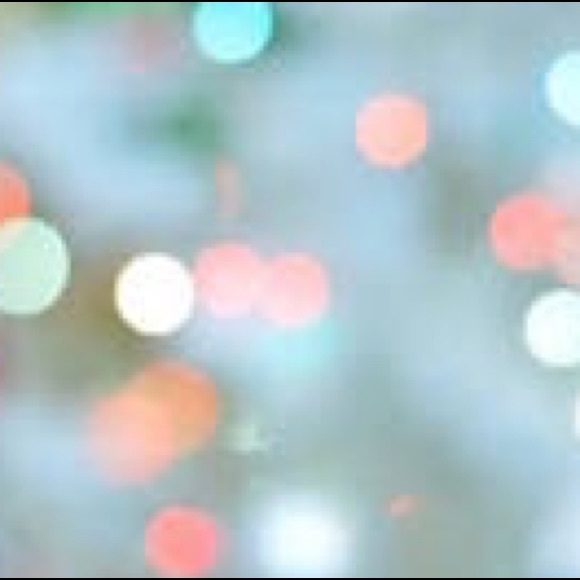 Profile Picture of Nadia Mitchell (@_nadianm_) on Poshmark