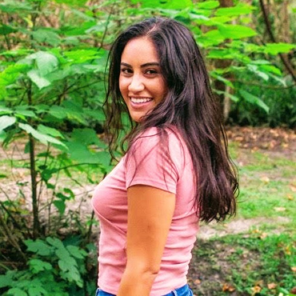 Profile Picture of Aileen Simons (@missxaileen) on Poshmark