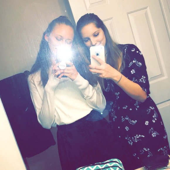 Profile Picture of Tori Barr (@tjaclyn112) on Poshmark