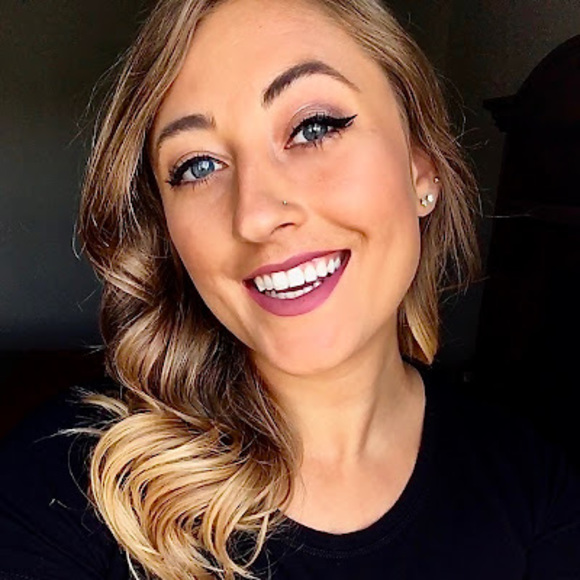 Samara Neufeld - Poshmark Profile Picture of Samara Neufeld (@sneufeld13) on Poshmark