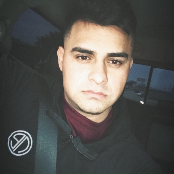 Profile Picture of Raymundo Gomez (@raygomez575) on Poshmark