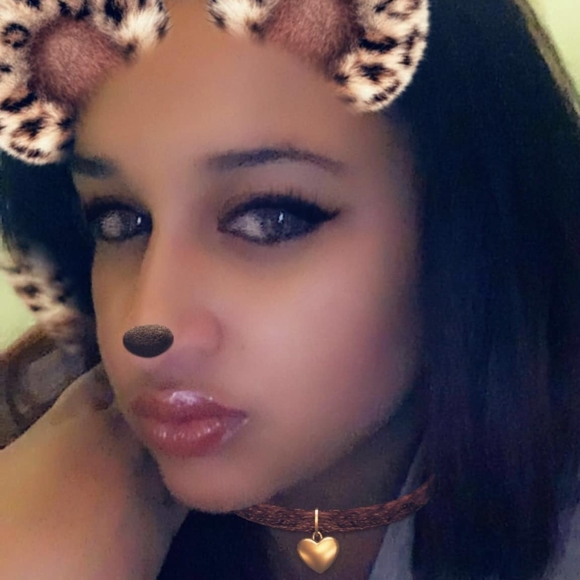 Profile Picture of Anais Quintero (@anais0329) on Poshmark