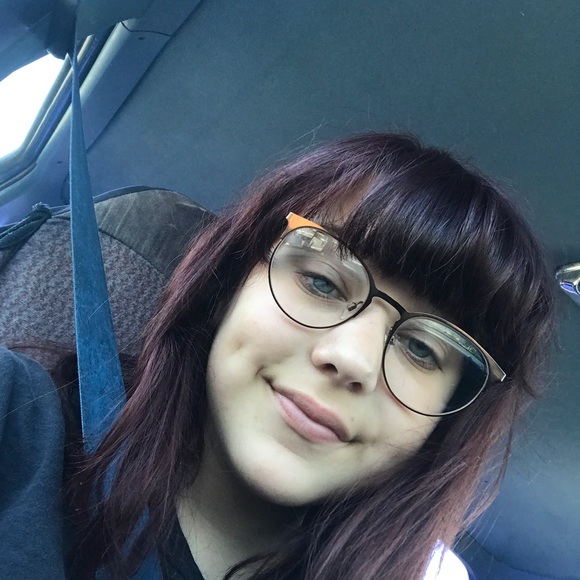 Profile Picture of Angel(me) Pryor (@angelinapryor21) on Poshmark