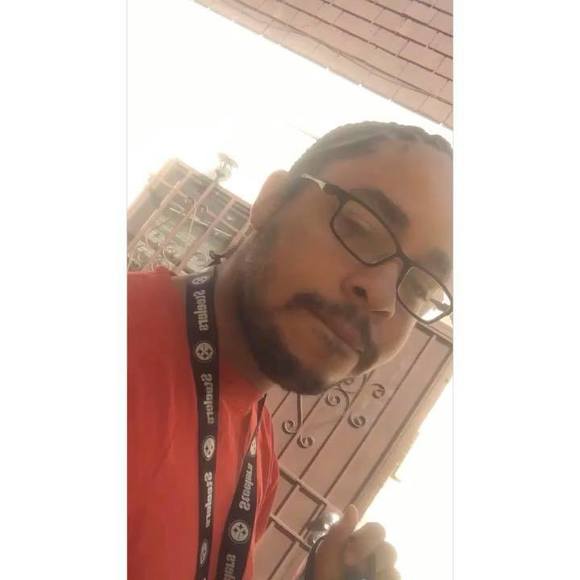 Profile Picture of Thomas Price (@thomasprice653) on Poshmark