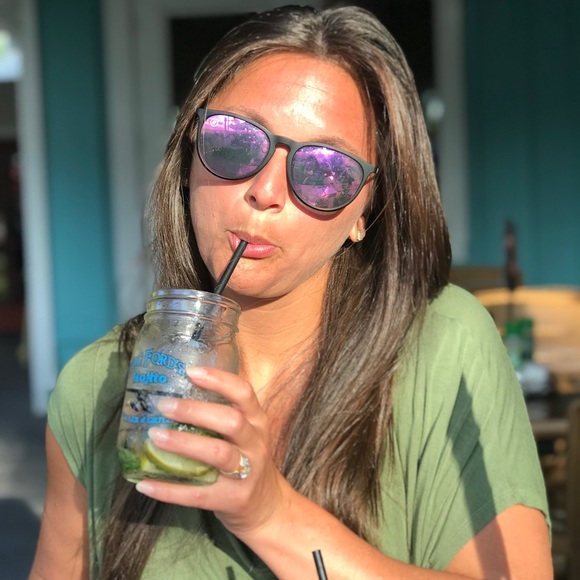 Profile Picture of Laura Weiner (@lmwk21) on Poshmark