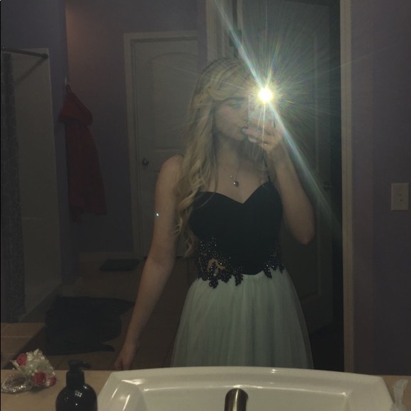 Profile Picture of Caitlin Davis (@dcaitlin7) on Poshmark