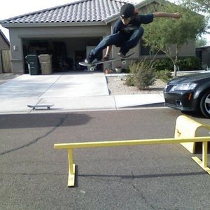 Alec Martinez - Myspace Profile Picture of Alec Martinez (@pin3apple_expr3ss) on Myspace