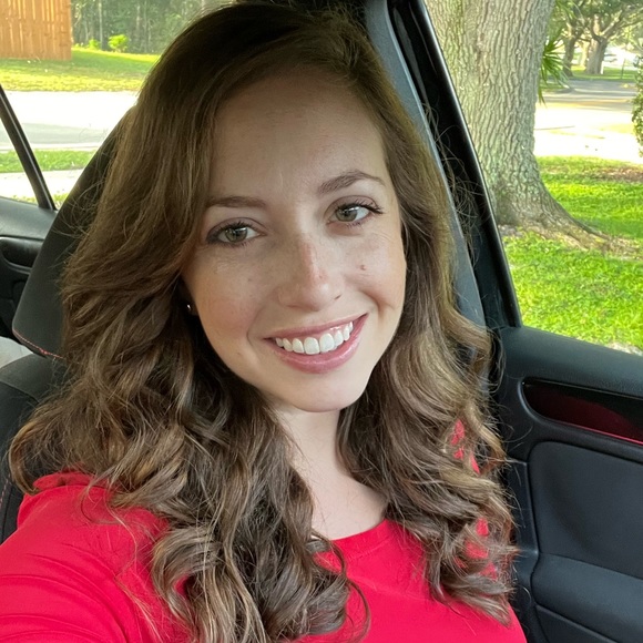 Profile Picture of Autumn Steiner (@autumnkaye11) on Poshmark