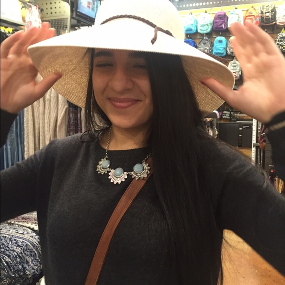 Profile Picture of Sara Fanous (@sfanous) on Poshmark