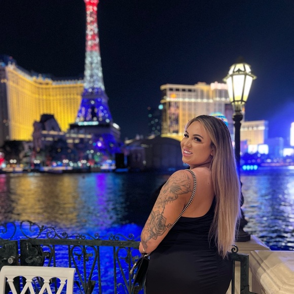 Profile Picture of Amia Farris (@shmiaaaaa) on Poshmark