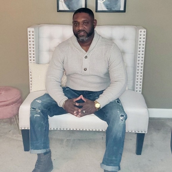 Profile Picture of Carlos Watkins (@cwatkins1) on Poshmark