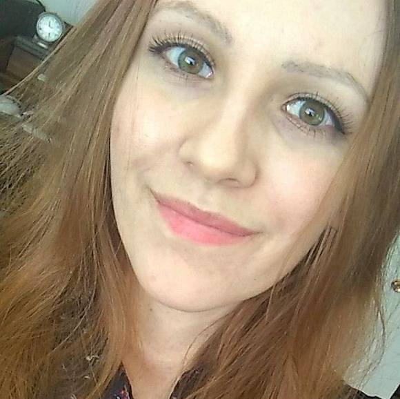 Profile Picture of Emelie Shinn (@emelie_shinn) on Poshmark